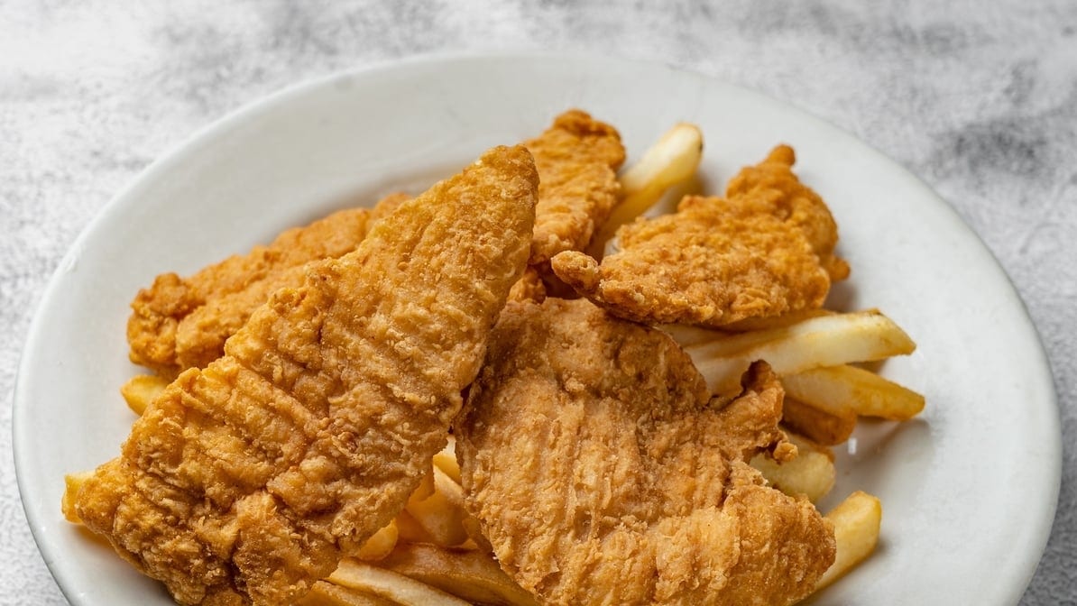 Deditos De Pollo Con Papa Fritas.