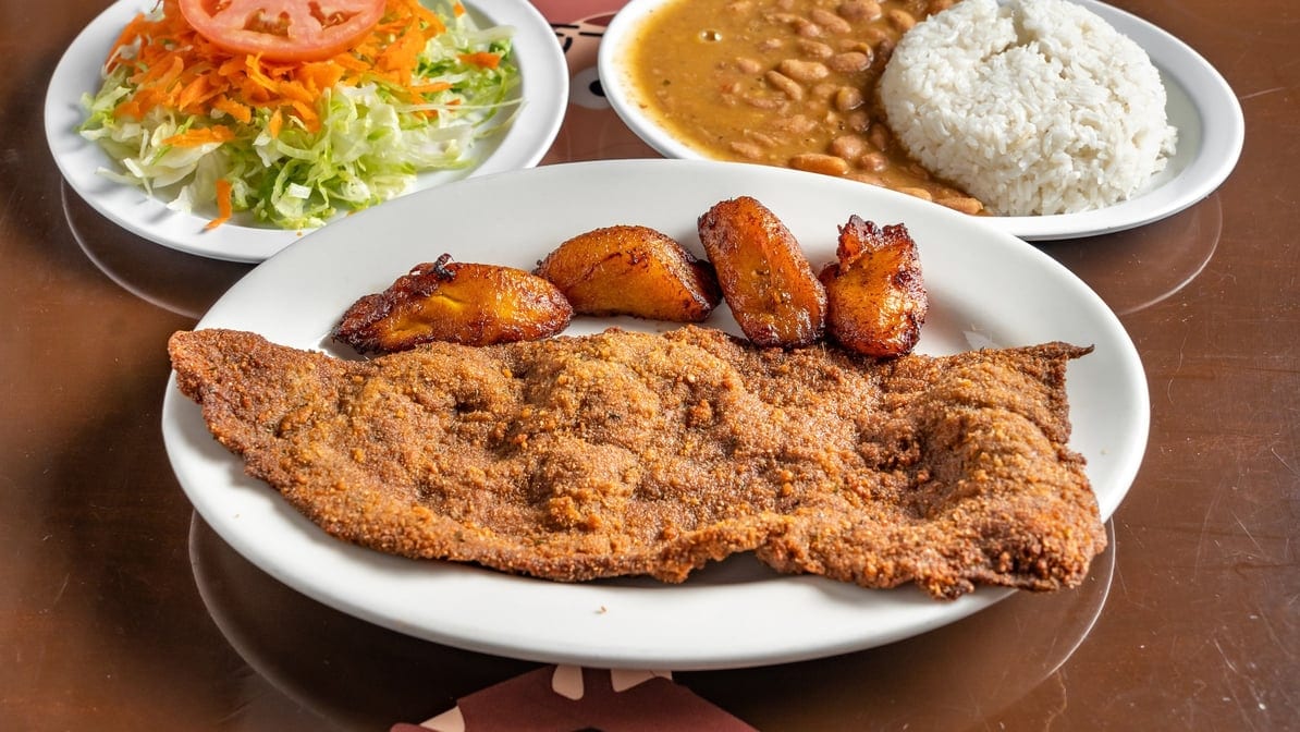 Bistec Empanizado (Milanesa) / Breaded Steak.