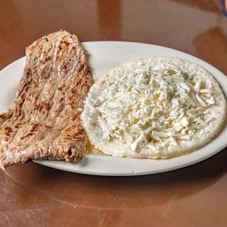 Carne Asada Con Arepa Tela