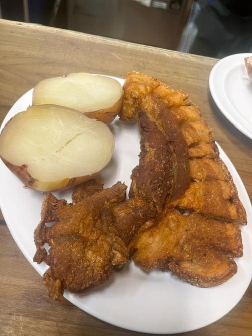 Chicharron Con Arepa.