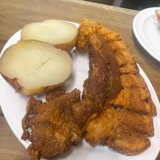 Chicharron Con Arepa