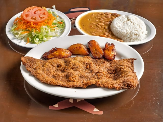 Bistec Empanizado (Milanesa) / Breaded Fried Steak.
