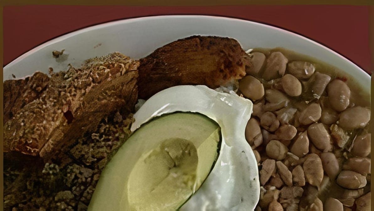 Bandeja Montanera (Carne Molida/Ground Meat).
