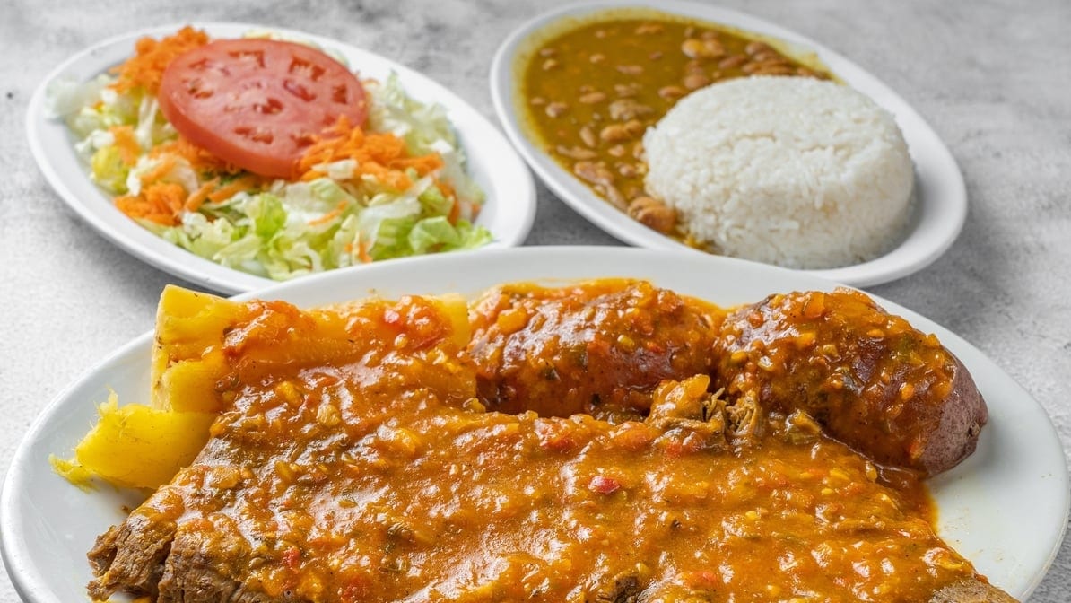 Sobrebarriga en Salsa / Flank Steak on a House Sauce.