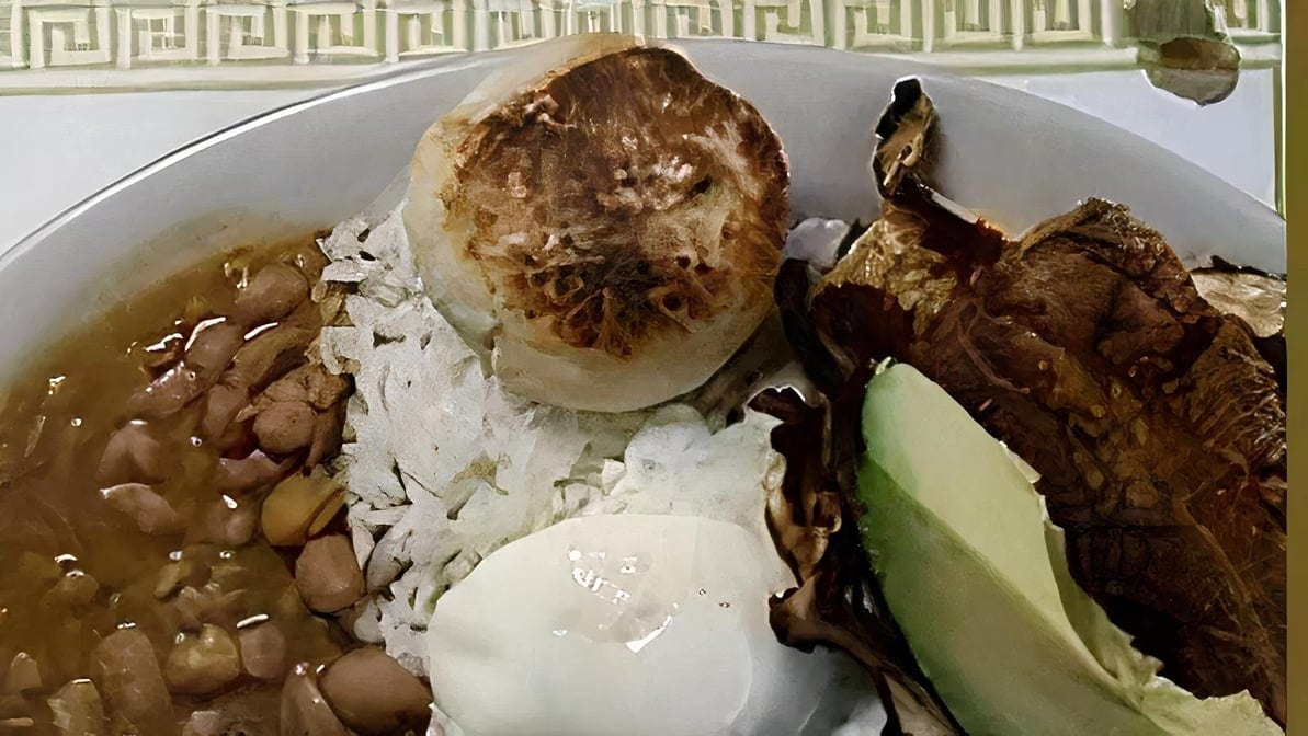 Bandeja Con Pechuga De Pollo (Grilled Chicken Breast).