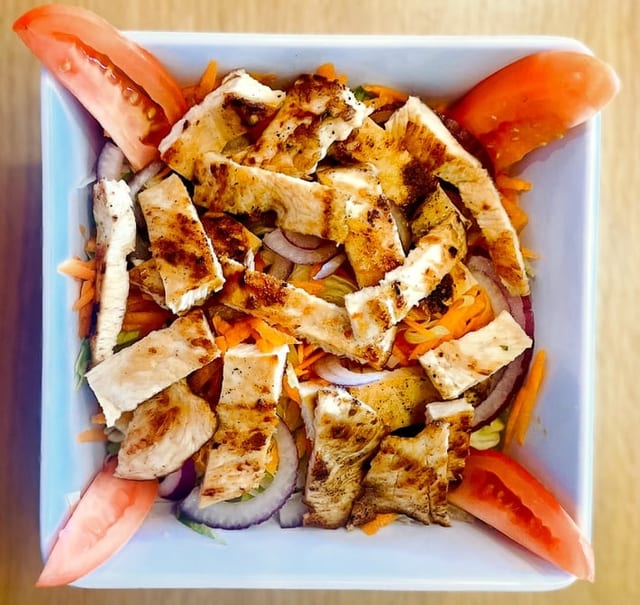 Ensalada Con Pollo a La Plancha / Grilled Chicken Salad.