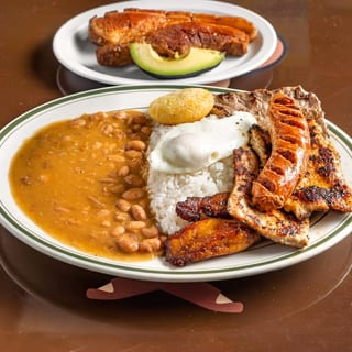 Bandeja Típica Los Arrieros / Los Arrieros Platter