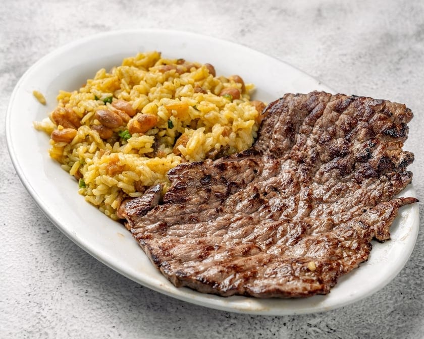 Carne Asada Con Calentado.