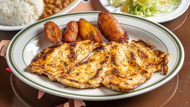 Pollo a La Plancha / Grilled Chicken Breast.