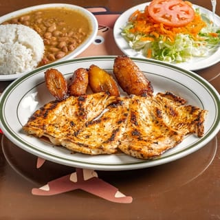 Chuleta De Pollo a La Plancha / Grilled Chicken Cutlet