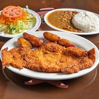 Chuleta De Pollo Empanizada