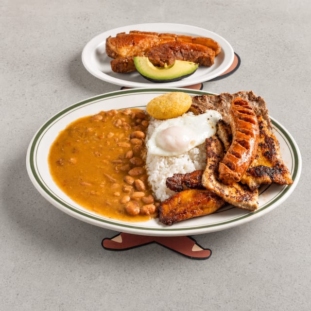 Bandeja Típica Los Arrieros / Los Arrieros Platter.