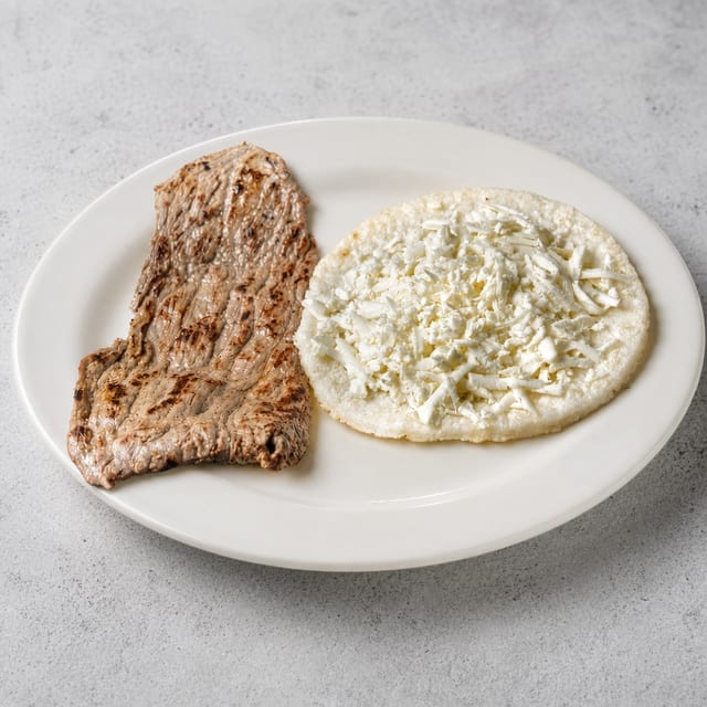 Carne Asada Con Arepa Tela.