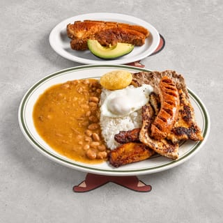 Bandeja Típica Los Arrieros / Los Arrieros Platter