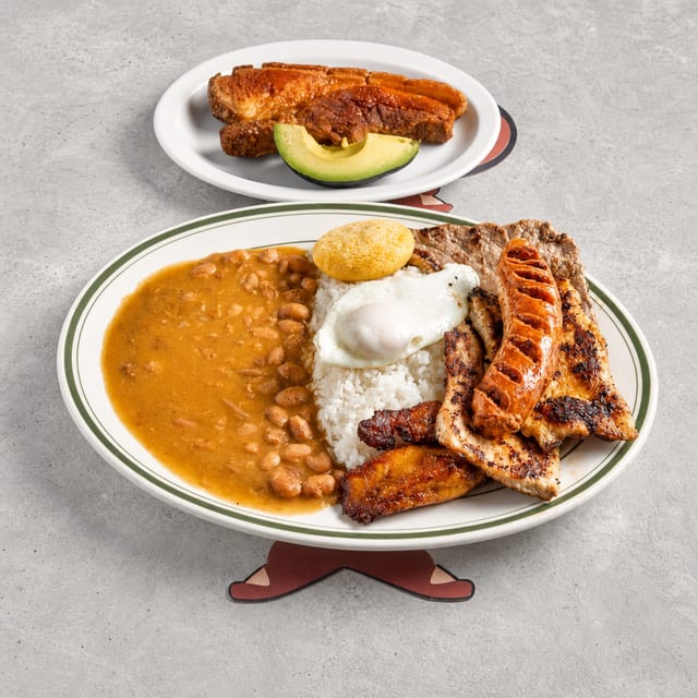 Bandeja Típica Los Arrieros / Los Arrieros Platter.