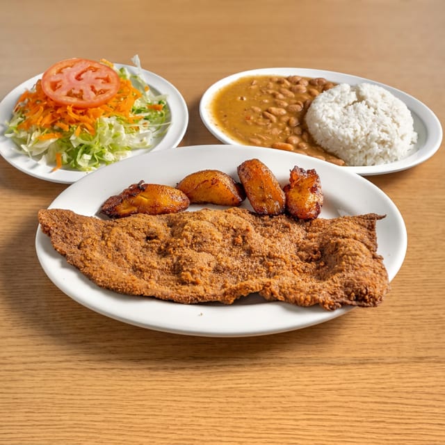 Bistec Empanizado (Milanesa) / Breaded Fried Steak.