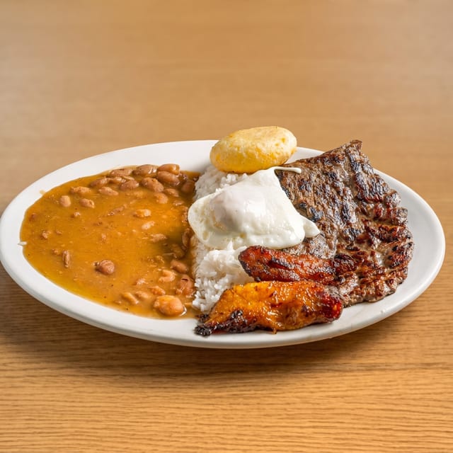 Bandeja Campesina / Country Platter.