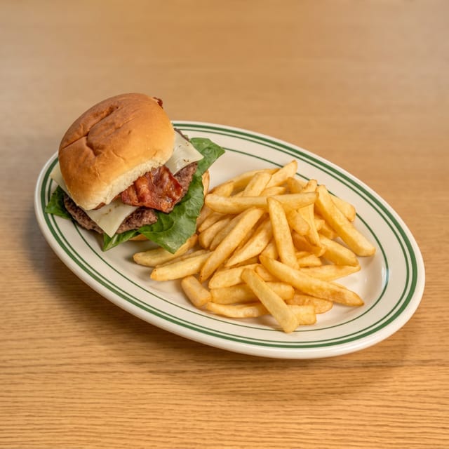 Hamburguesa Clásica Americana / All-American Angus Classic Burger.
