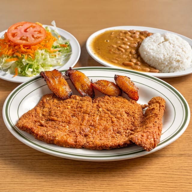 Chuleta De Pollo Empanizada / Breaded Fried Chicken Cutlet.
